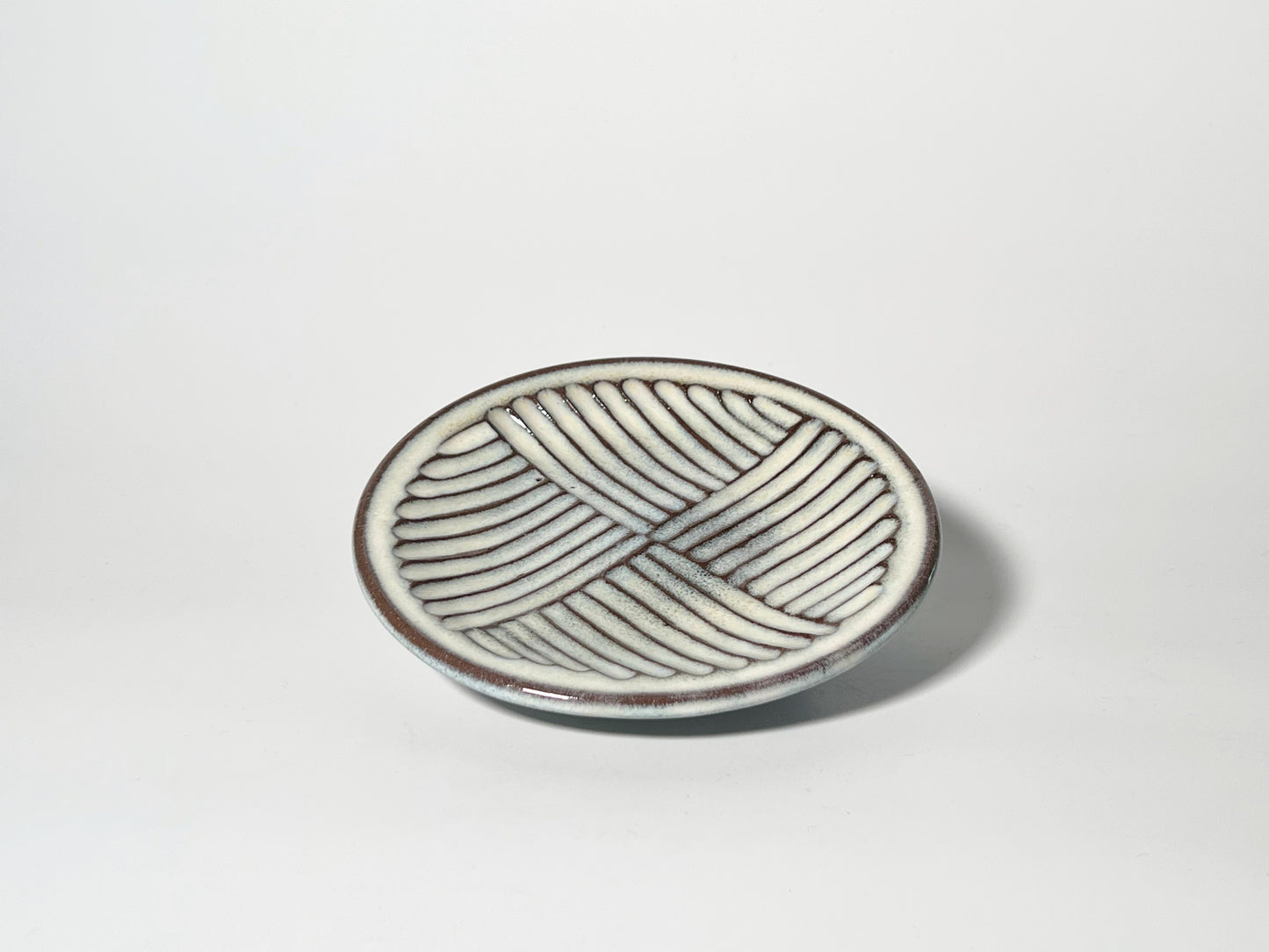 Yasutoshi Sakanishi (Yasutoshi Kiln) - 5 cm plate - Shinogi, vertical and horizontal sugar white