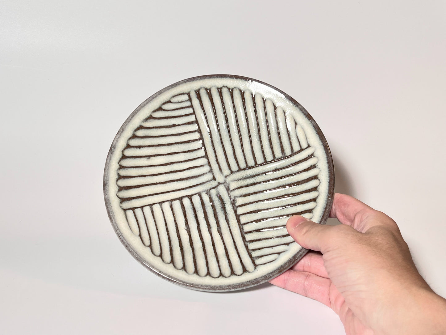 Yasutoshi Sakanishi (Yasutoshi Kiln) - 6-inch plate - Shinogi, vertical and horizontal sugar white