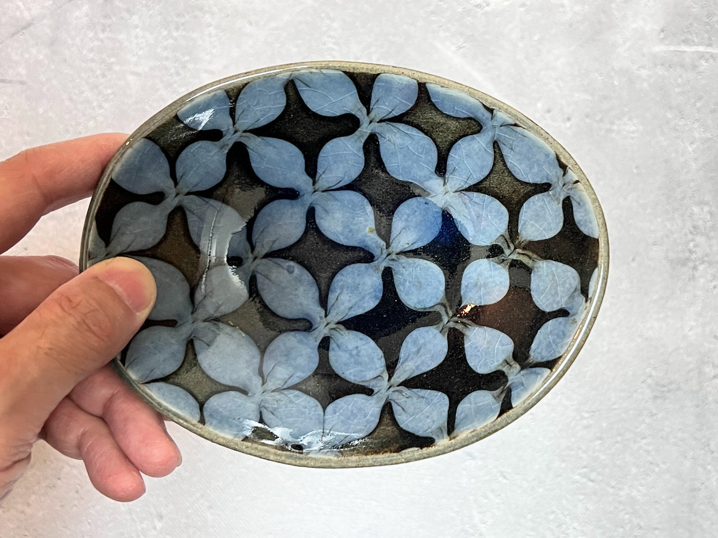 Seiraku Toen - Oval plate - Blue flower